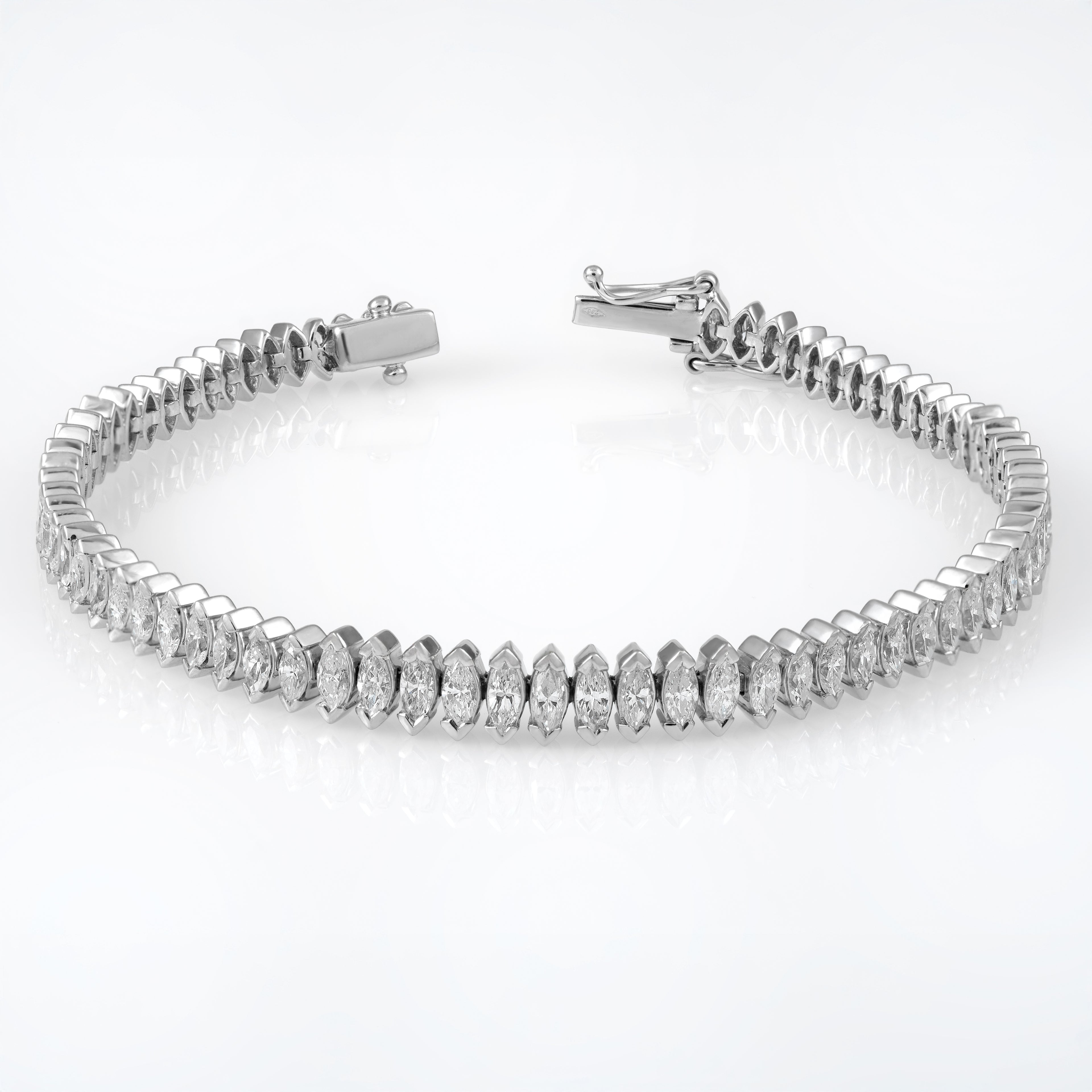 Gold Diamond Bracelet 00672