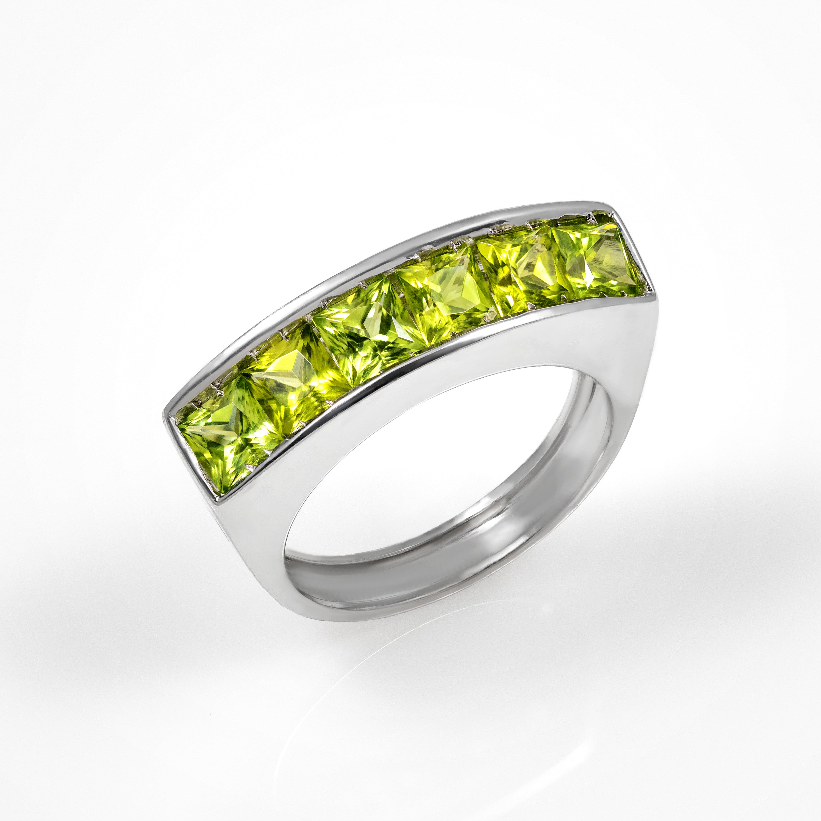 Gold Peridot Ring 00687